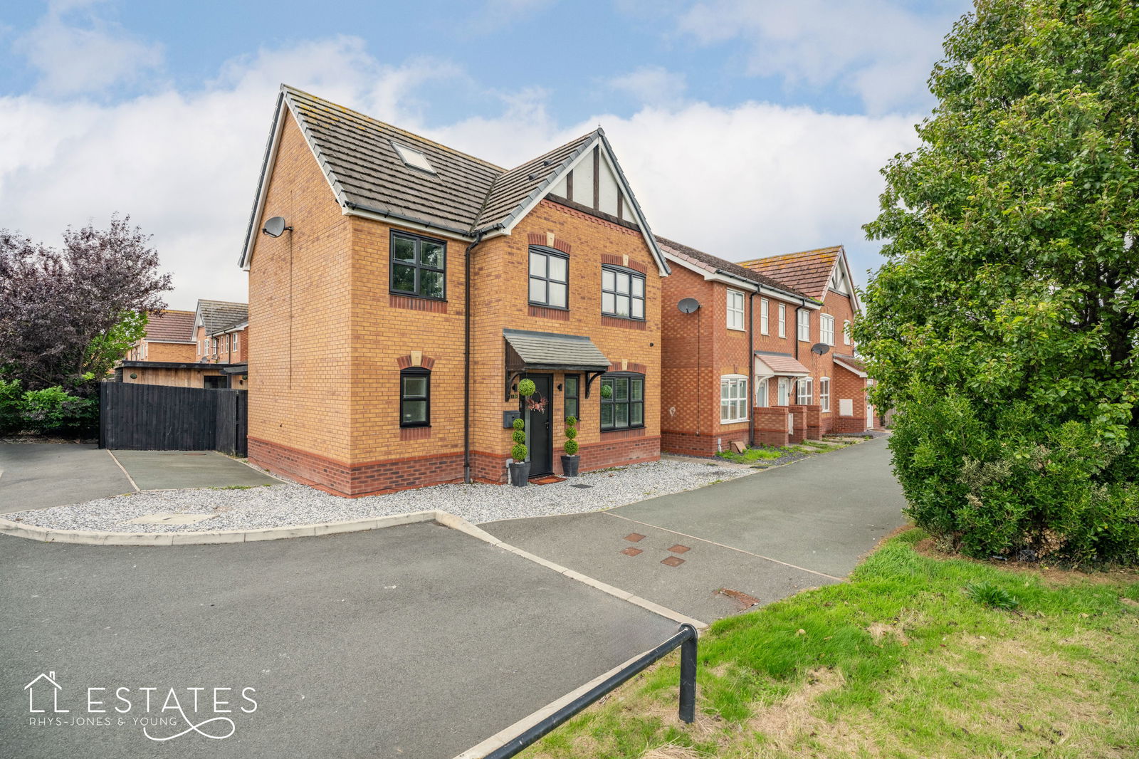 5 bed detached house for sale in Tan Y Coed, Prestatyn, LL19 8YP  - Property Image 1