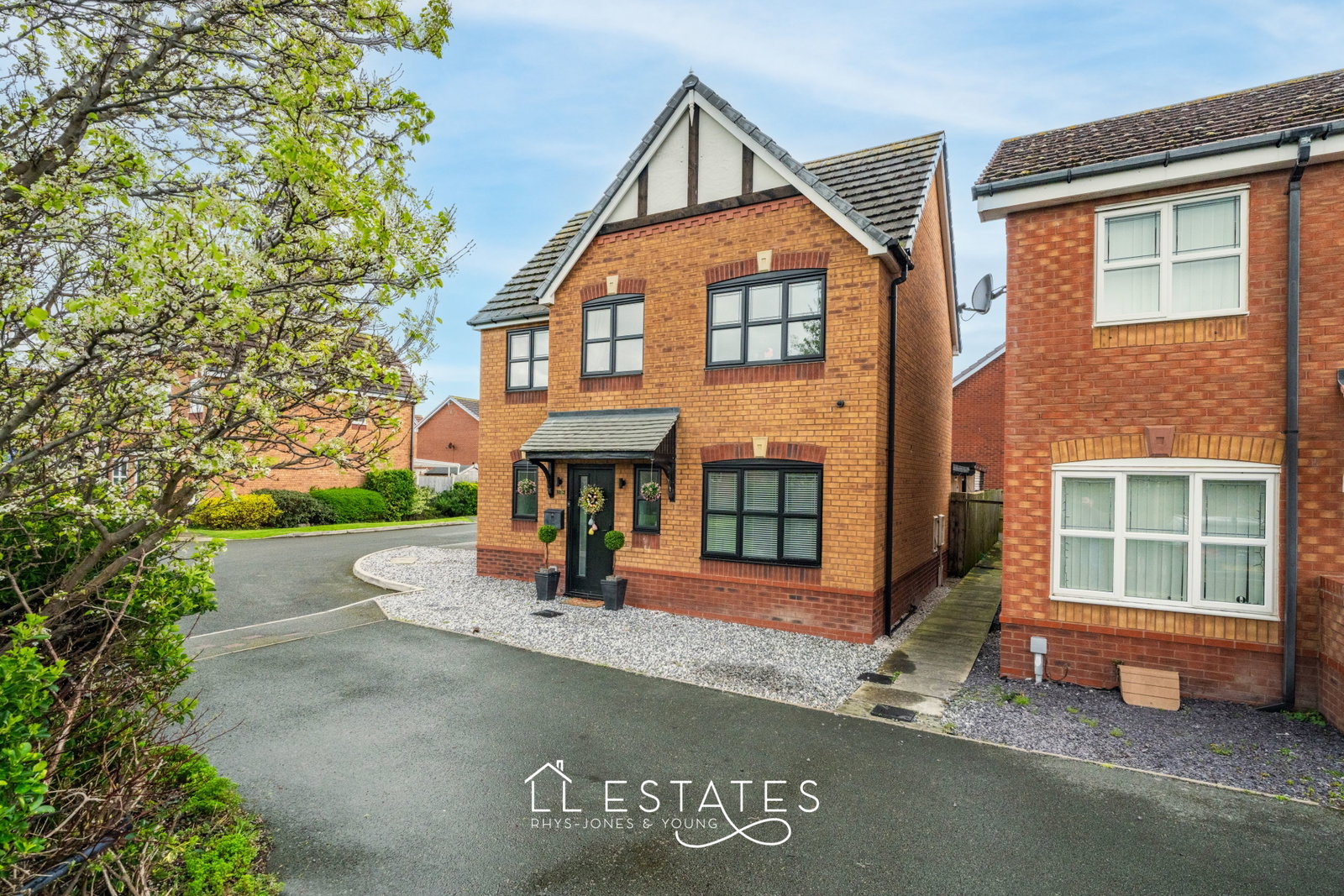 4 bed detached house for sale in Tan Y Coed, Prestatyn, LL19 8YP - Property Image 1