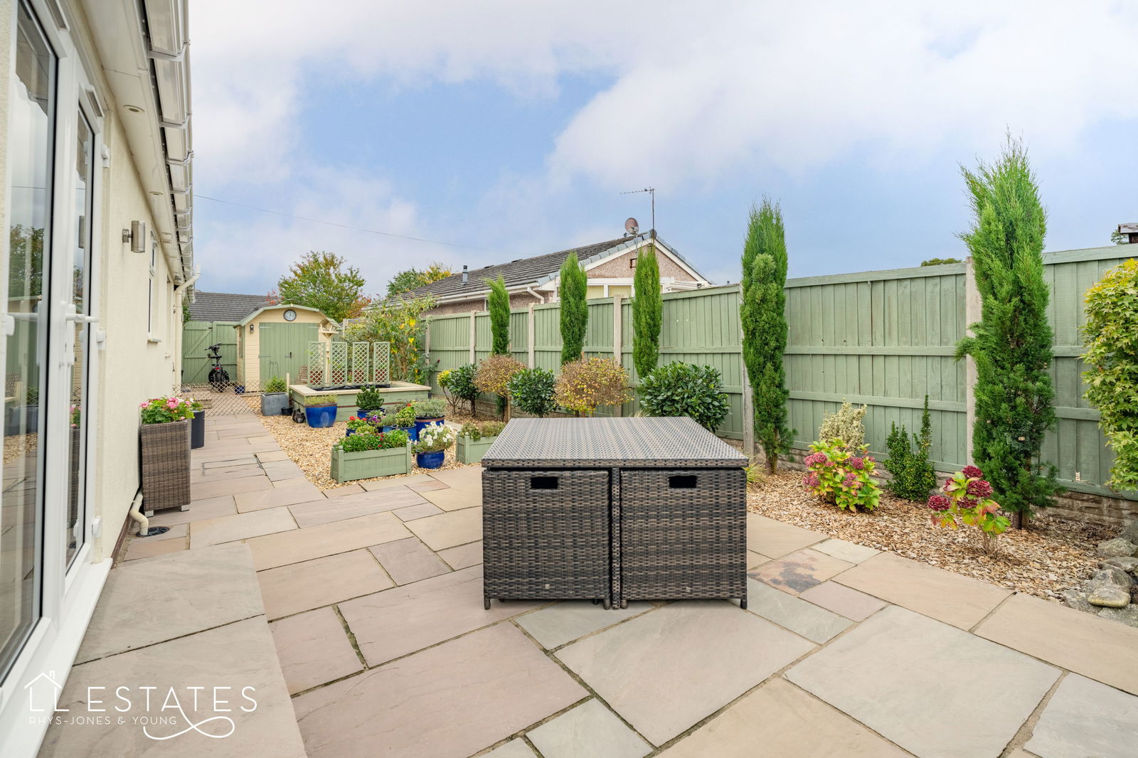 3 bed bungalow for sale in Ffordd Siarl, St. Asaph 9