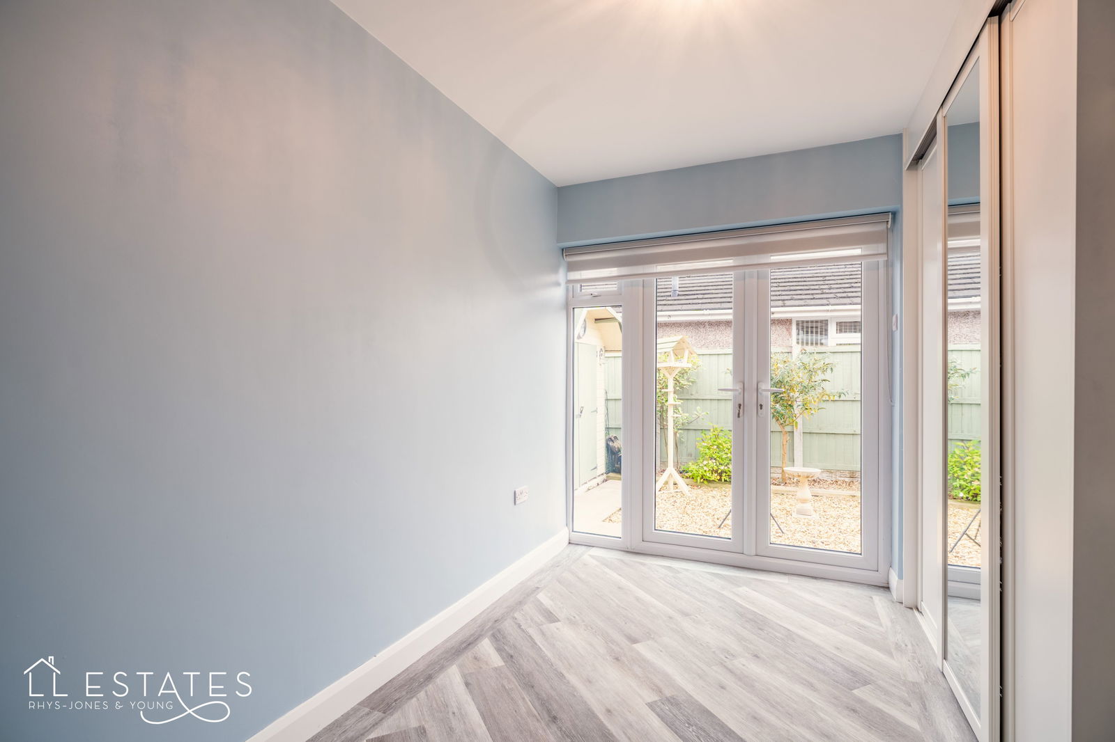 3 bed bungalow for sale in Ffordd Siarl, St. Asaph  - Property Image 8