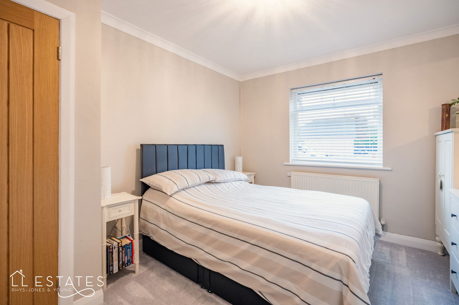 3 bed bungalow for sale in Ffordd Siarl, St. Asaph 6