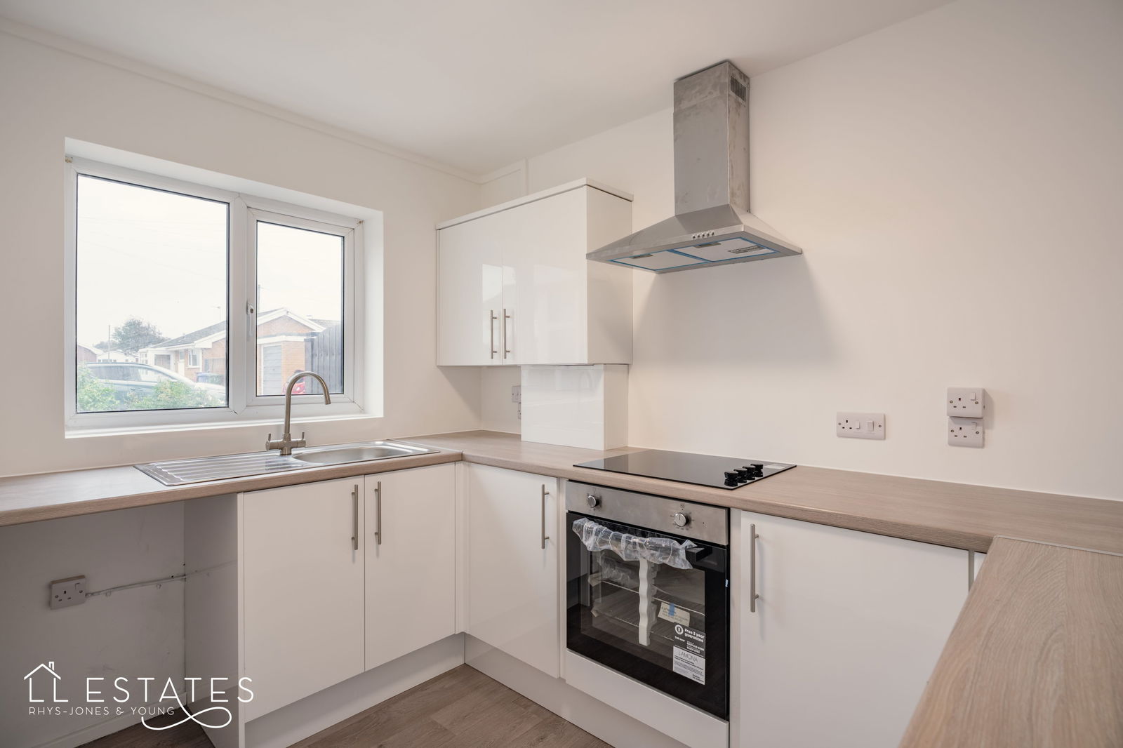 2 bed apartment for sale in Llys Alwen, Rhyl 2