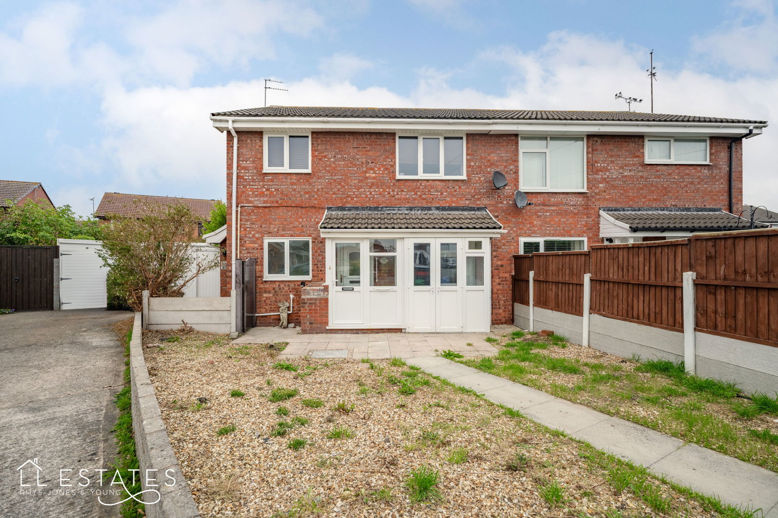 2 bed apartment for sale in Llys Alwen, Rhyl  - Property Image 1