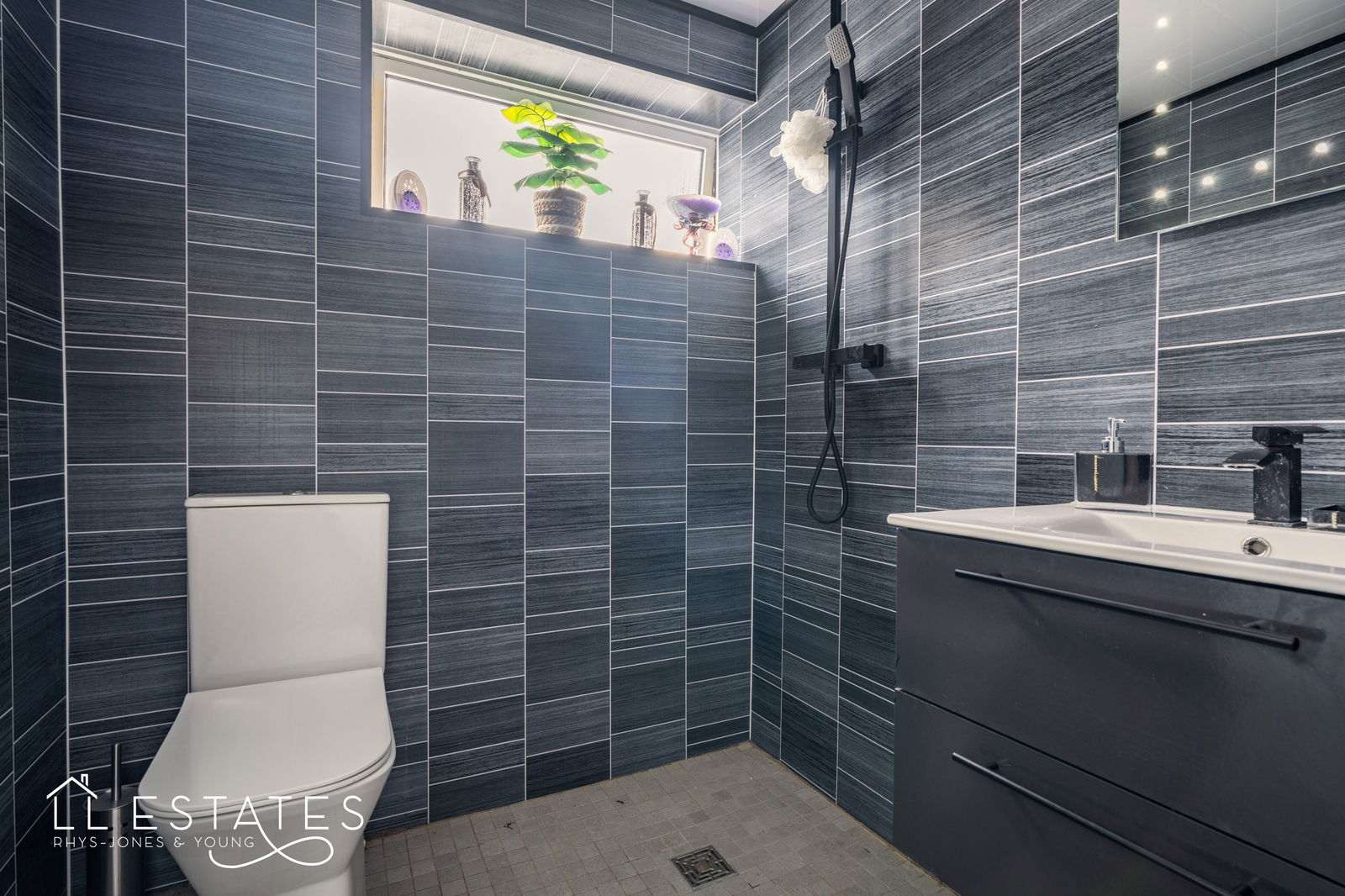 3 bed semi-detached bungalow for sale in Plastirion, Towyn, Abergele  - Property Image 7