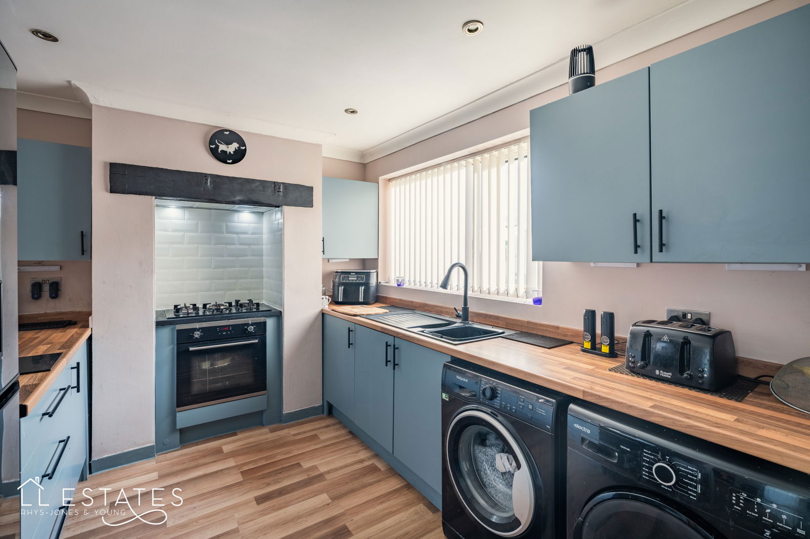 3 bed semi-detached bungalow for sale in Plastirion, Towyn, Abergele  - Property Image 2