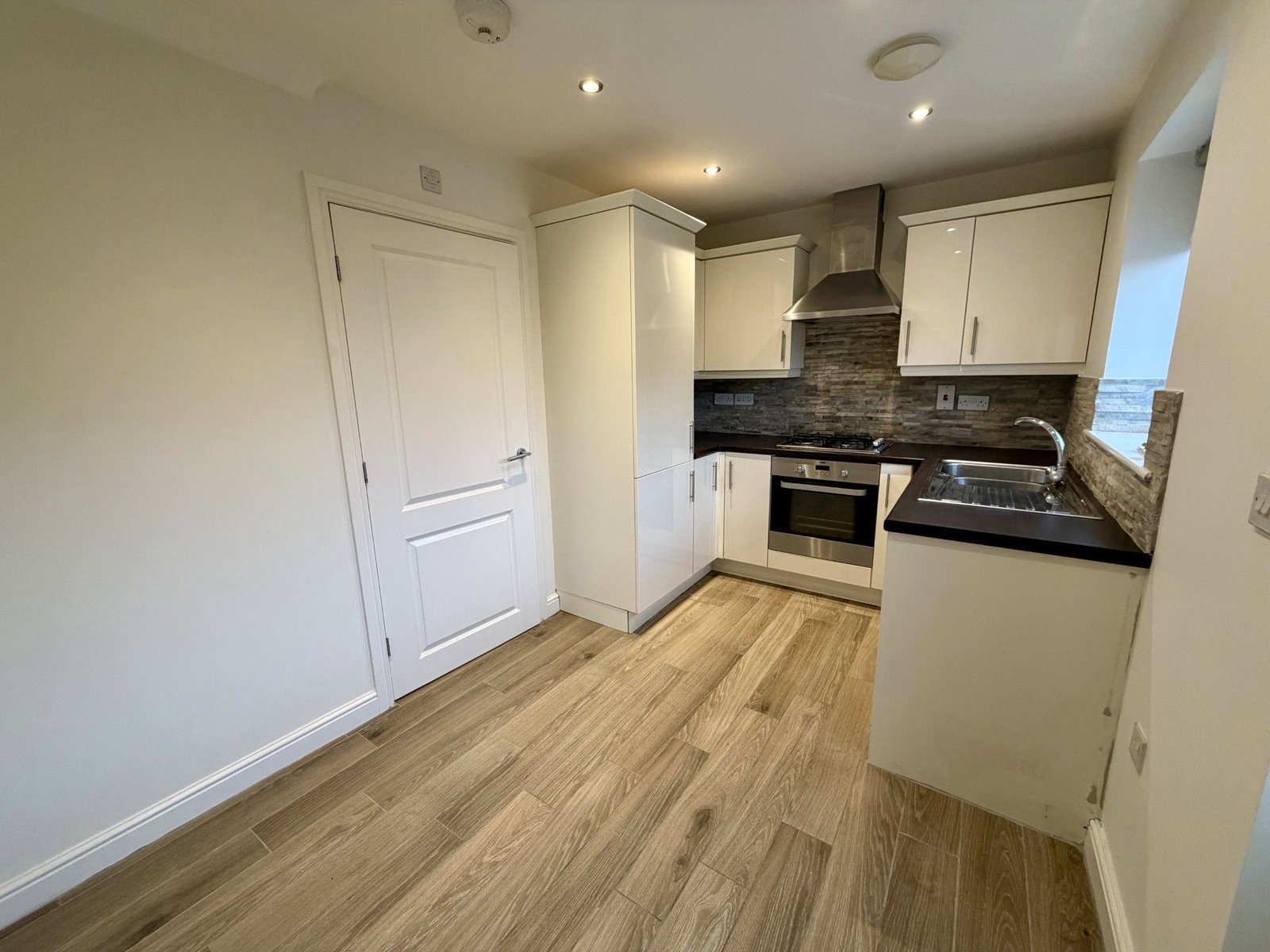 2 bed terraced house to rent in Golygfa Clwyd, Rhyl, LL18 4FN  - Property Image 2