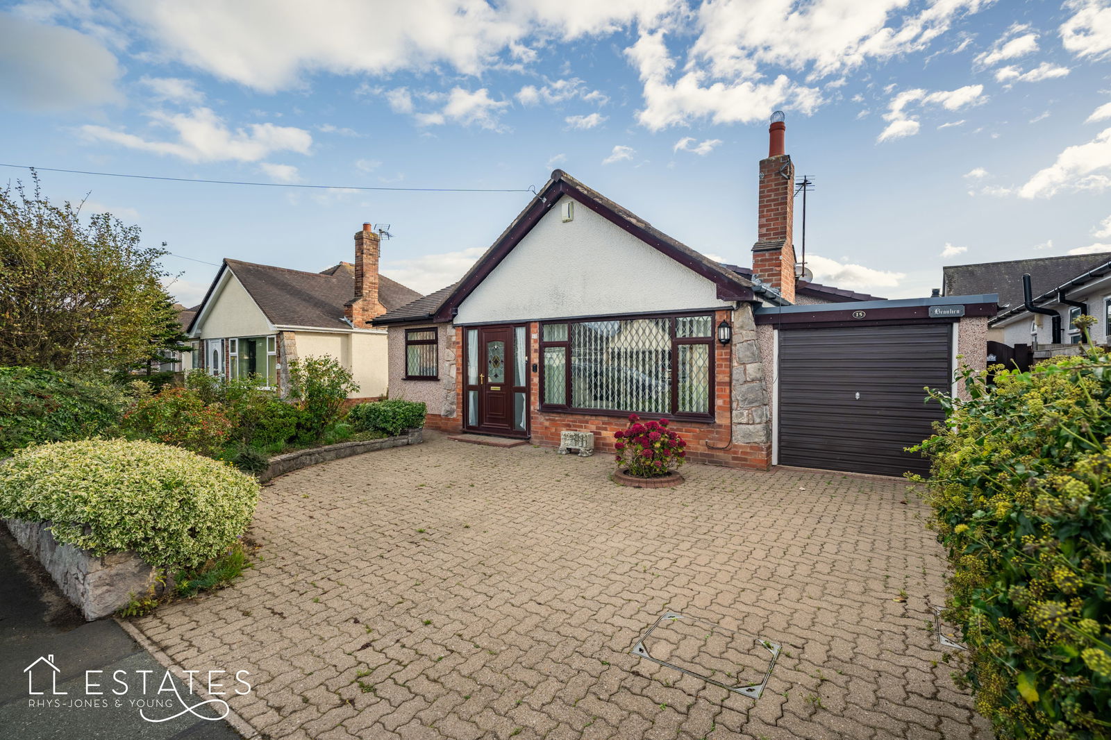 3 bed bungalow for sale in Highlands Road, Rhuddlan, Rhuddlan, LL18 2SA - Property Image 1