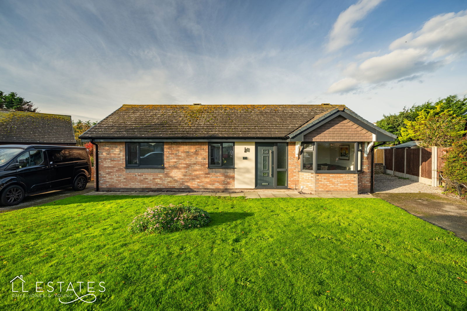 3 bed bungalow for sale in Rhodfa Cregyn, Abergele, LL22 9YL - Property Image 1
