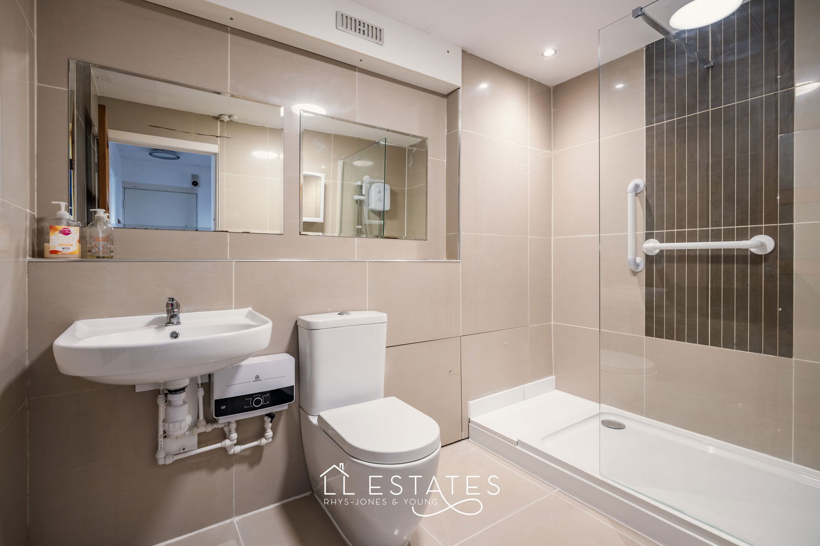 1 bed apartment for sale in Apartment 14, Glendower Court 6