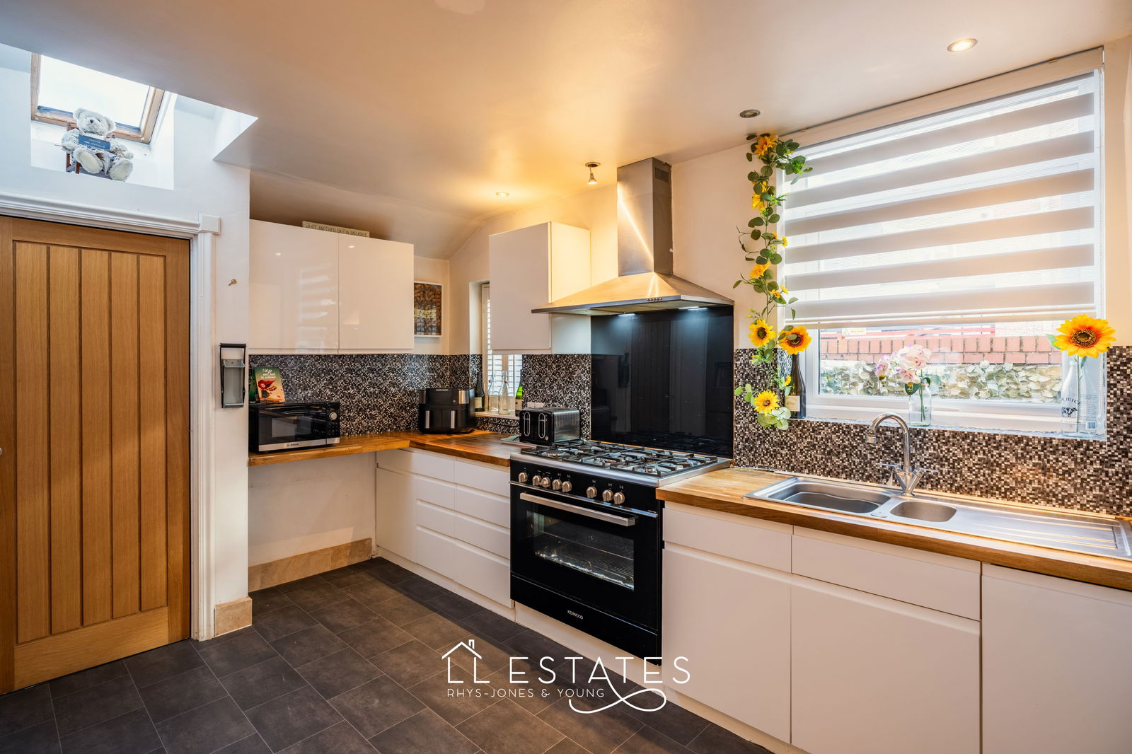 4 bed end of terrace house for sale in Butterton Road, Rhyl, LL18 1RF  - Property Image 2