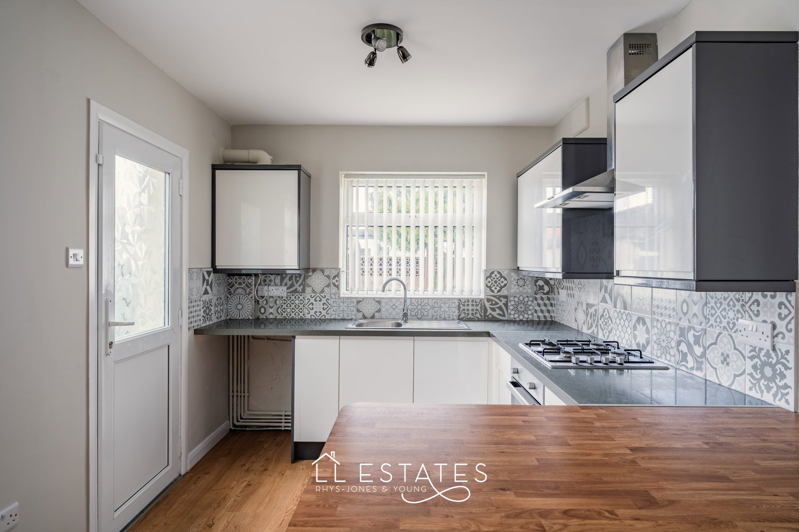 3 bed bungalow for sale in Patrick Avenue, Rhyl, LL18 4TU  - Property Image 5