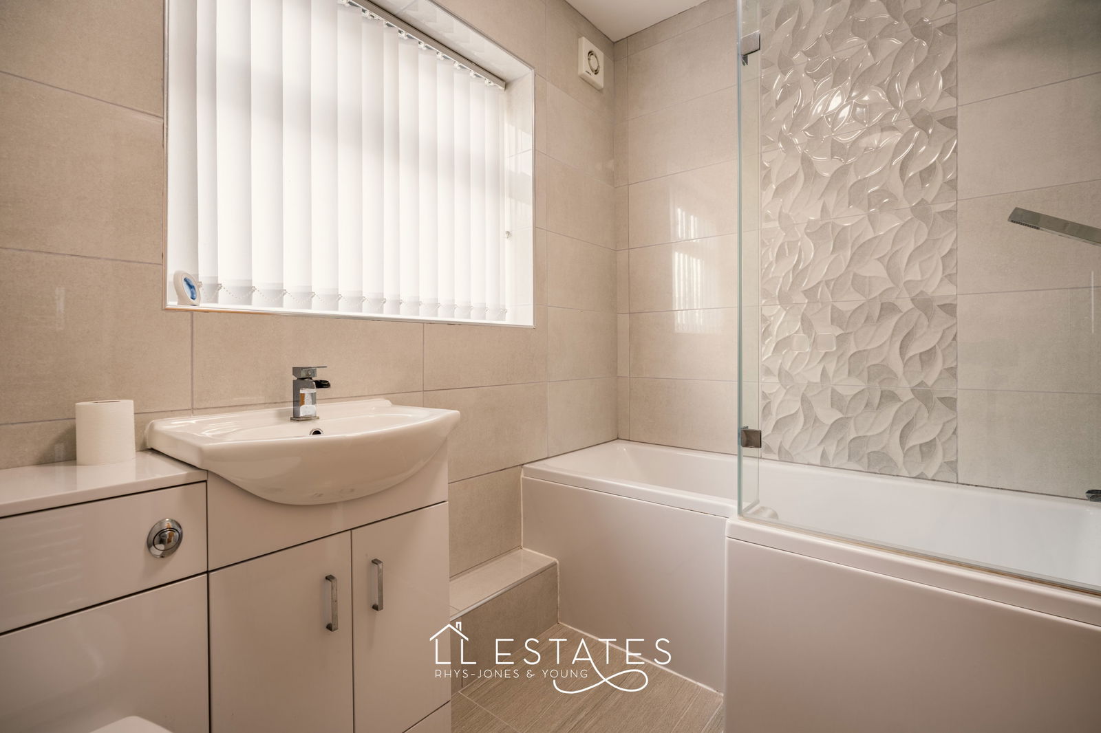 3 bed bungalow for sale in Patrick Avenue, Rhyl, LL18 4TU 7