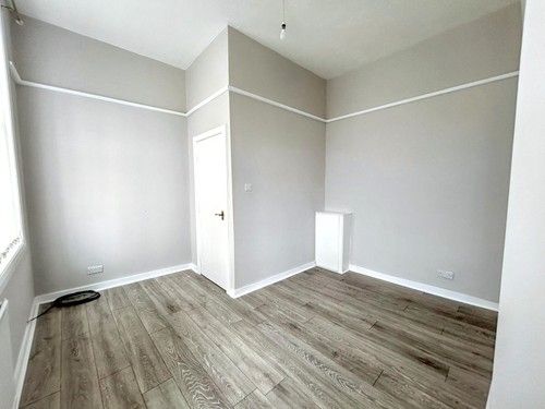 1 bed flat to rent in Kinmel Street, Rhyl, LL18 1AL 1
