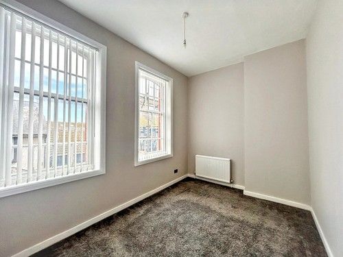 1 bed flat to rent in Kinmel Street, Rhyl, LL18 1AL 3