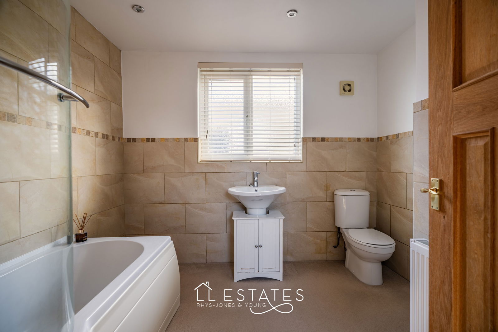 4 bed detached house for sale in Trelogan, CH8 9BY  - Property Image 10