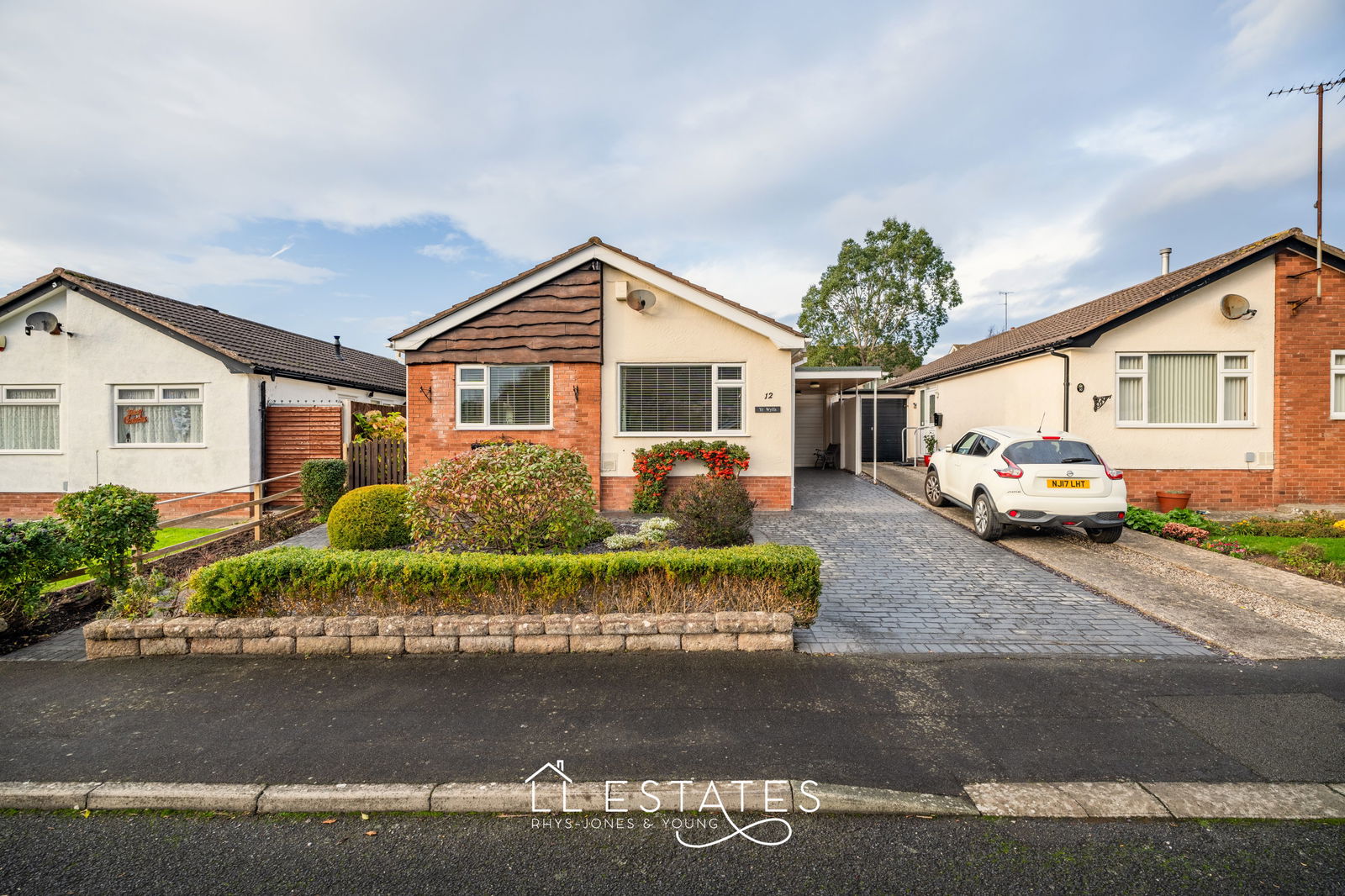 3 bed bungalow for sale in Garwyn Avenue, Meliden  - Property Image 1