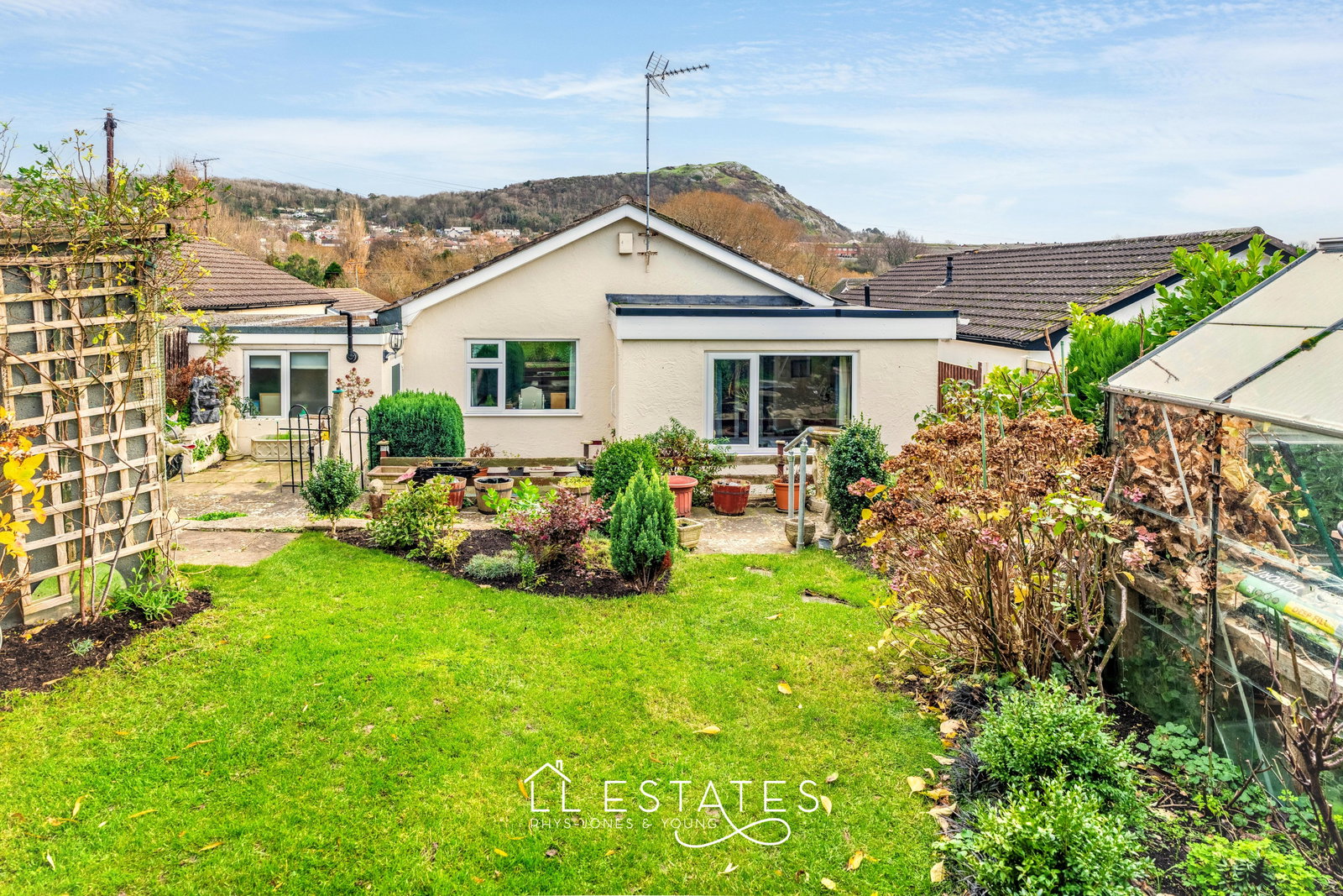 3 bed bungalow for sale in Garwyn Avenue, Meliden 1