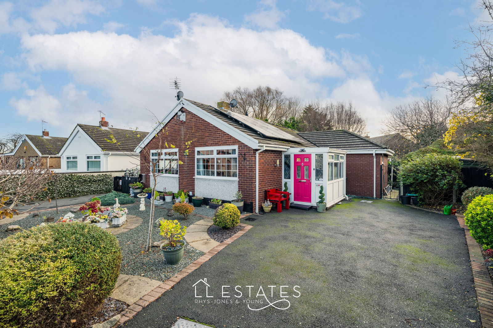 3 bed bungalow for sale in Denbigh Circle, Kinmel Bay, LL18 5HW - Property Image 1