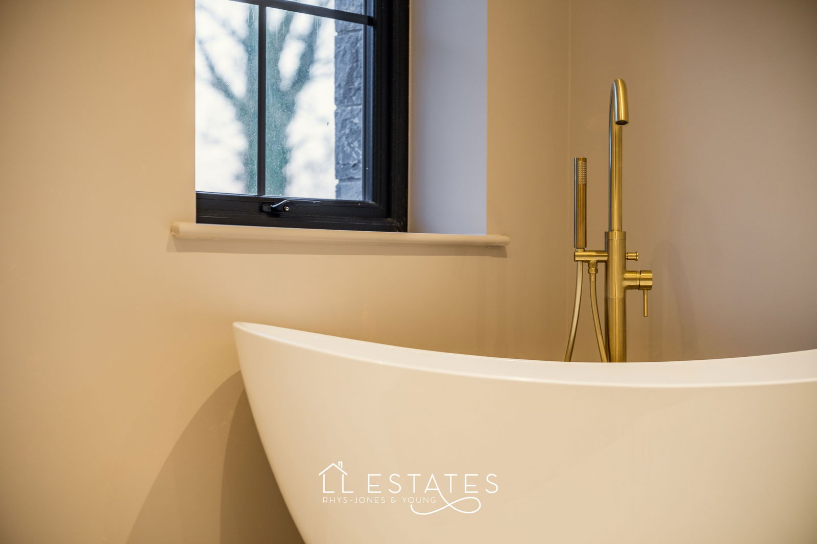 5 bed detached house for sale in Glasfryn, Lloc 15