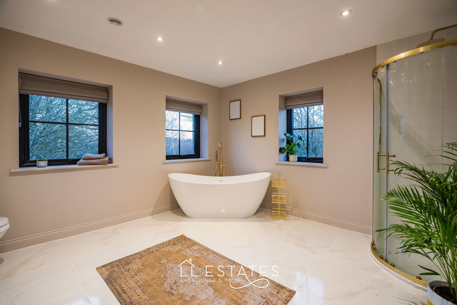 5 bed detached house for sale in Glasfryn, Lloc 14