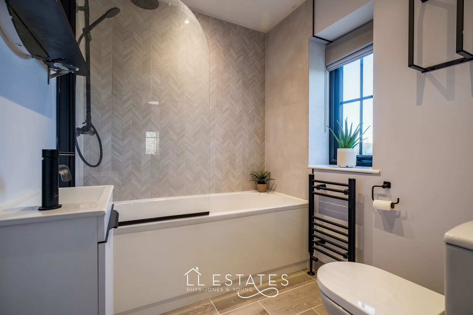 5 bed detached house for sale in Glasfryn, Lloc  - Property Image 23