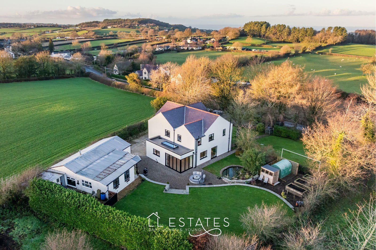 5 bed detached house for sale in Glasfryn, Lloc  - Property Image 2