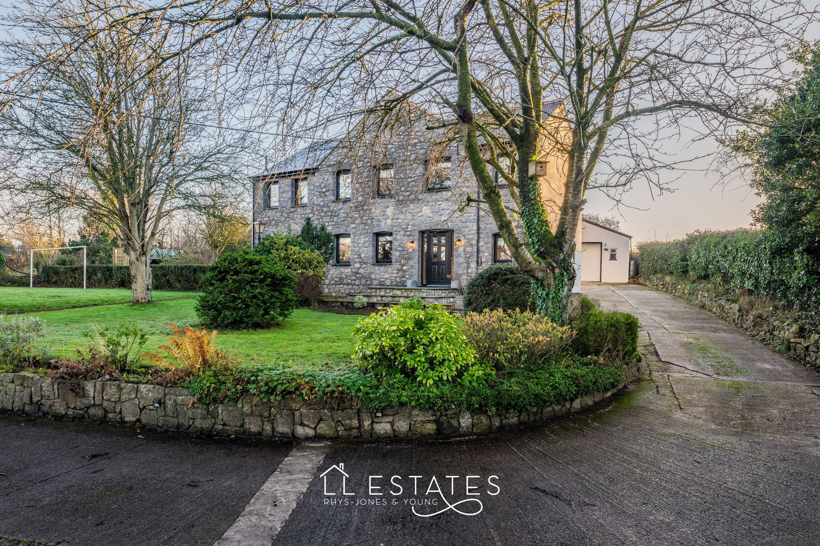 5 bed detached house for sale in Glasfryn, Lloc