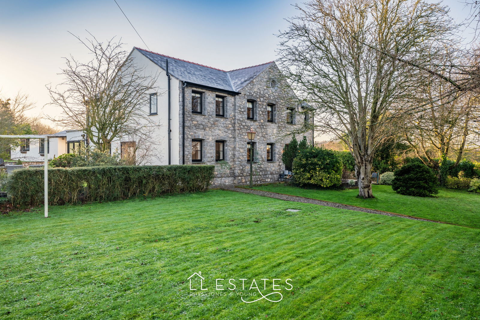 5 bed detached house for sale in Glasfryn, Lloc 26