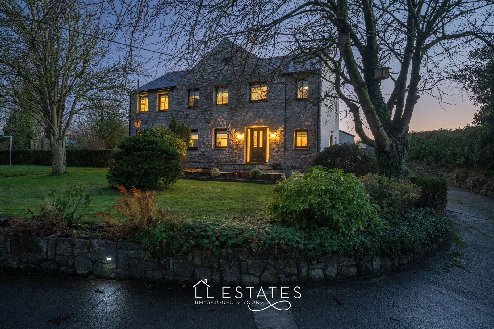 5 bed detached house for sale in Glasfryn, Lloc