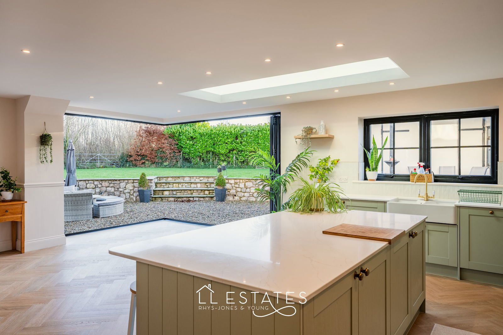 5 bed detached house for sale in Glasfryn, Lloc 9