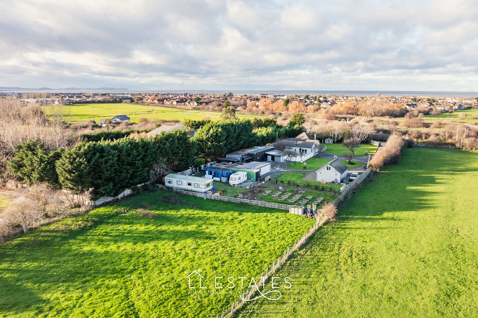 4 bed bungalow for sale in Ogwen Avenue, Kinmel Bay, LL18 5ER  - Property Image 2
