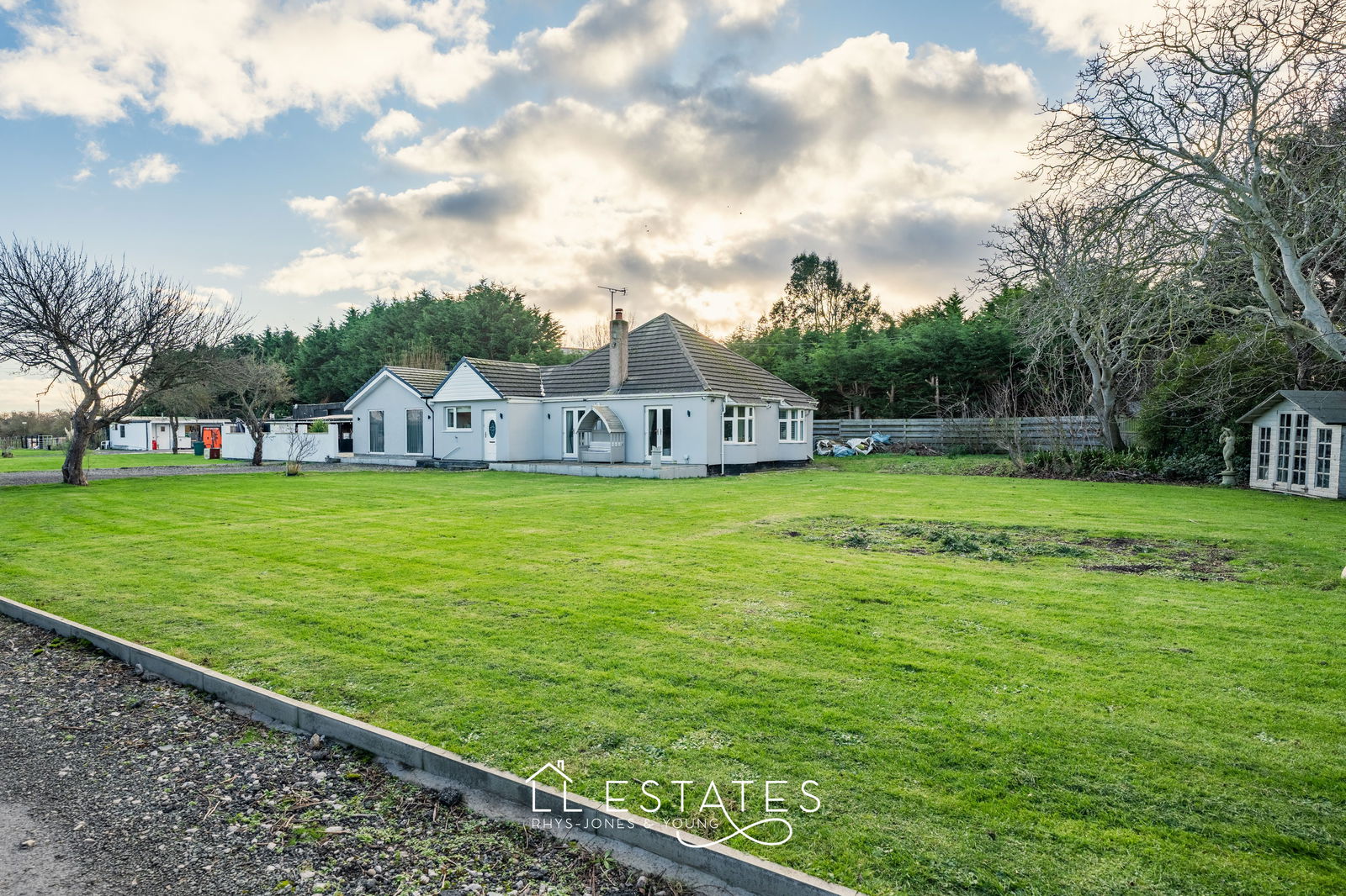 4 bed bungalow for sale in Ogwen Avenue, Kinmel Bay, LL18 5ER - Property Image 1