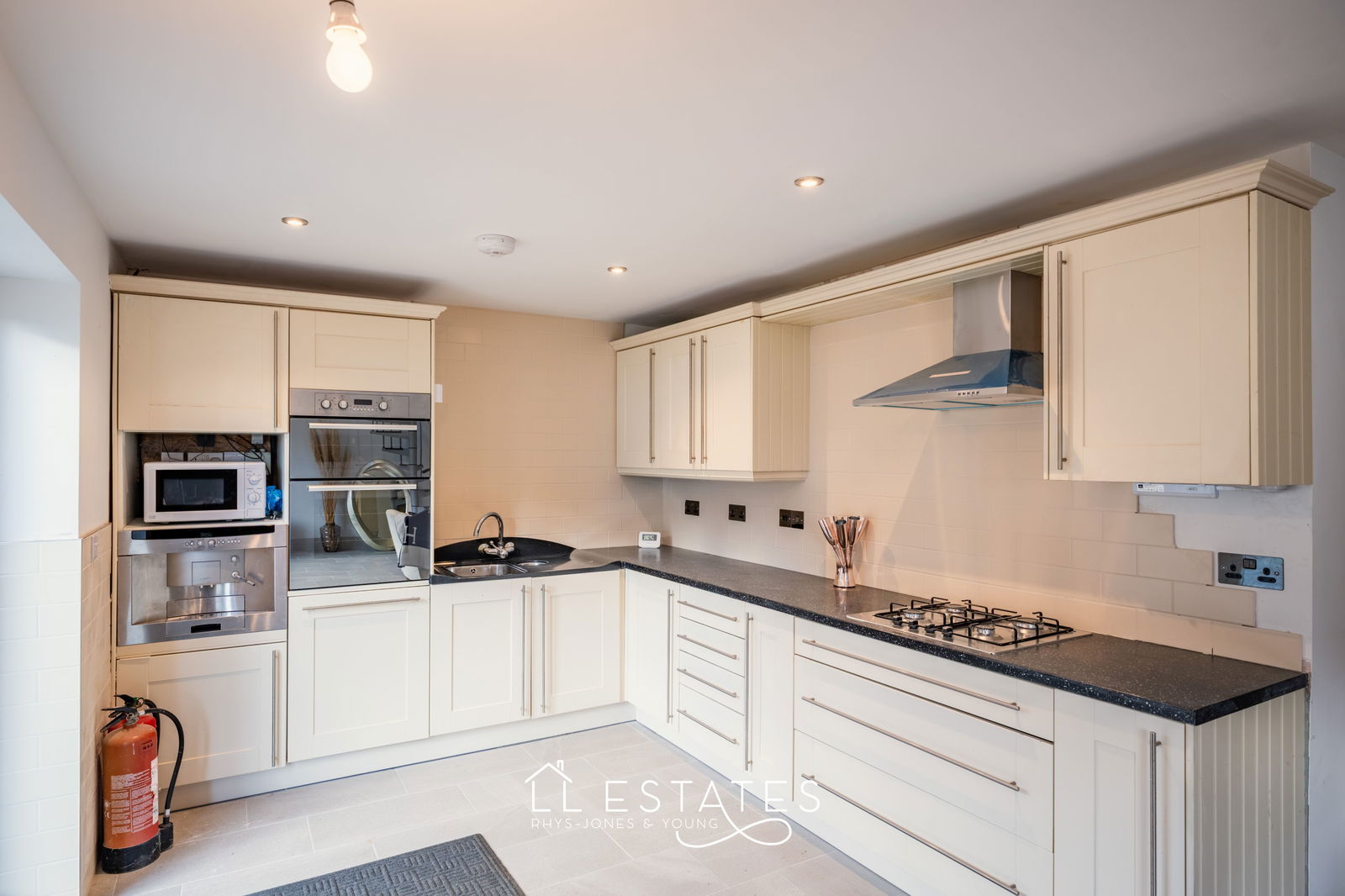 4 bed bungalow for sale in Ogwen Avenue, Kinmel Bay, LL18 5ER 17