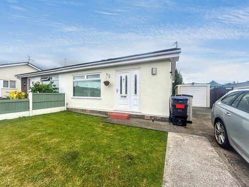 2 bed semi-detached bungalow to rent in Maes Derwen, Rhuddlan, Rhyl, LL18 2YH - Property Image 1