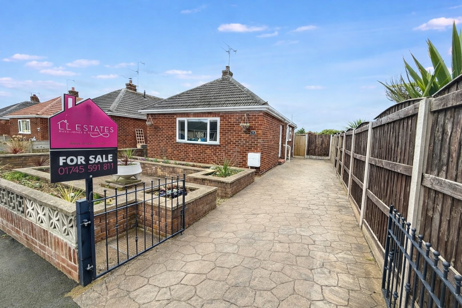 2 bed bungalow for sale in Ceg Y Ffordd, Prestatyn, LL19 7YE  - Property Image 1