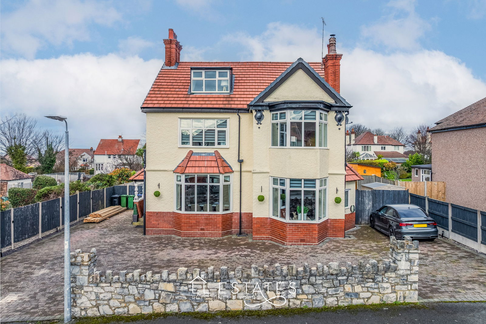 5 bed detached house for sale in Aberconway Road, Prestatyn, LL19 9HH  - Property Image 1