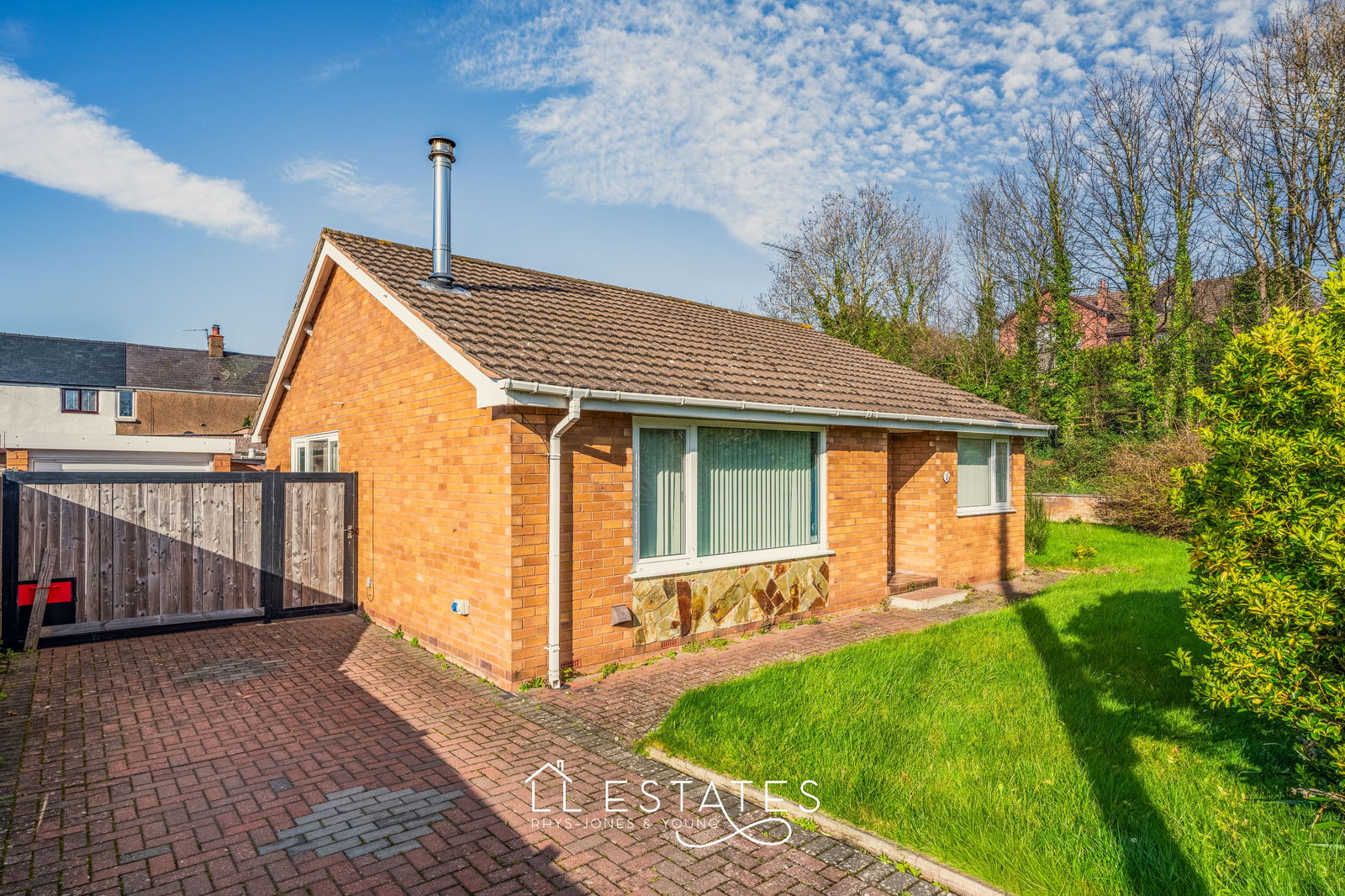 3 bed bungalow for sale in Glan Ffyddion, Dyserth