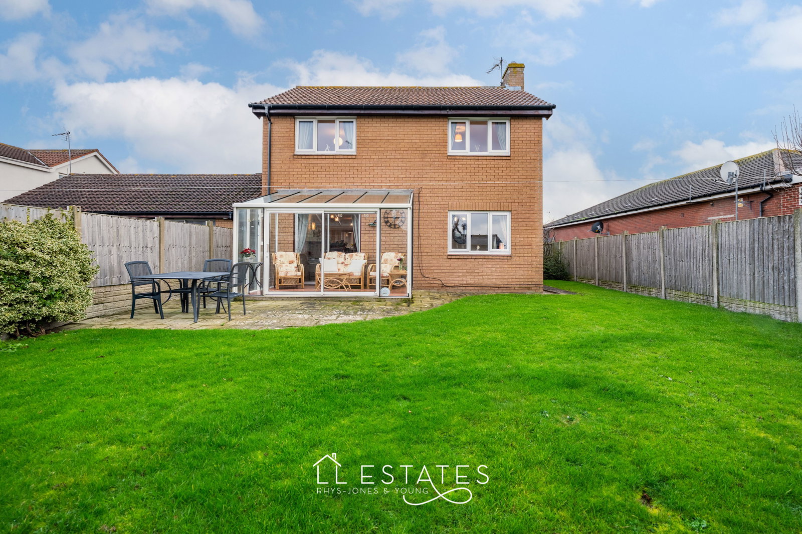 4 bed detached house for sale in Llys Bedwen, Rhyl, LL18 4LQ  - Property Image 12