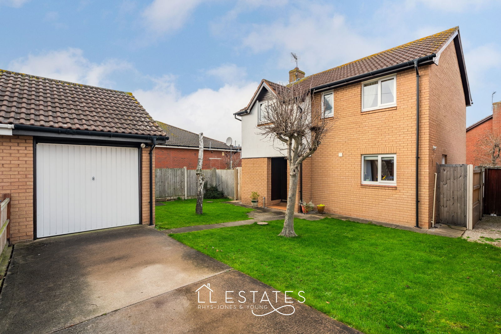 4 bed detached house for sale in Llys Bedwen, Rhyl, LL18 4LQ - Property Image 1
