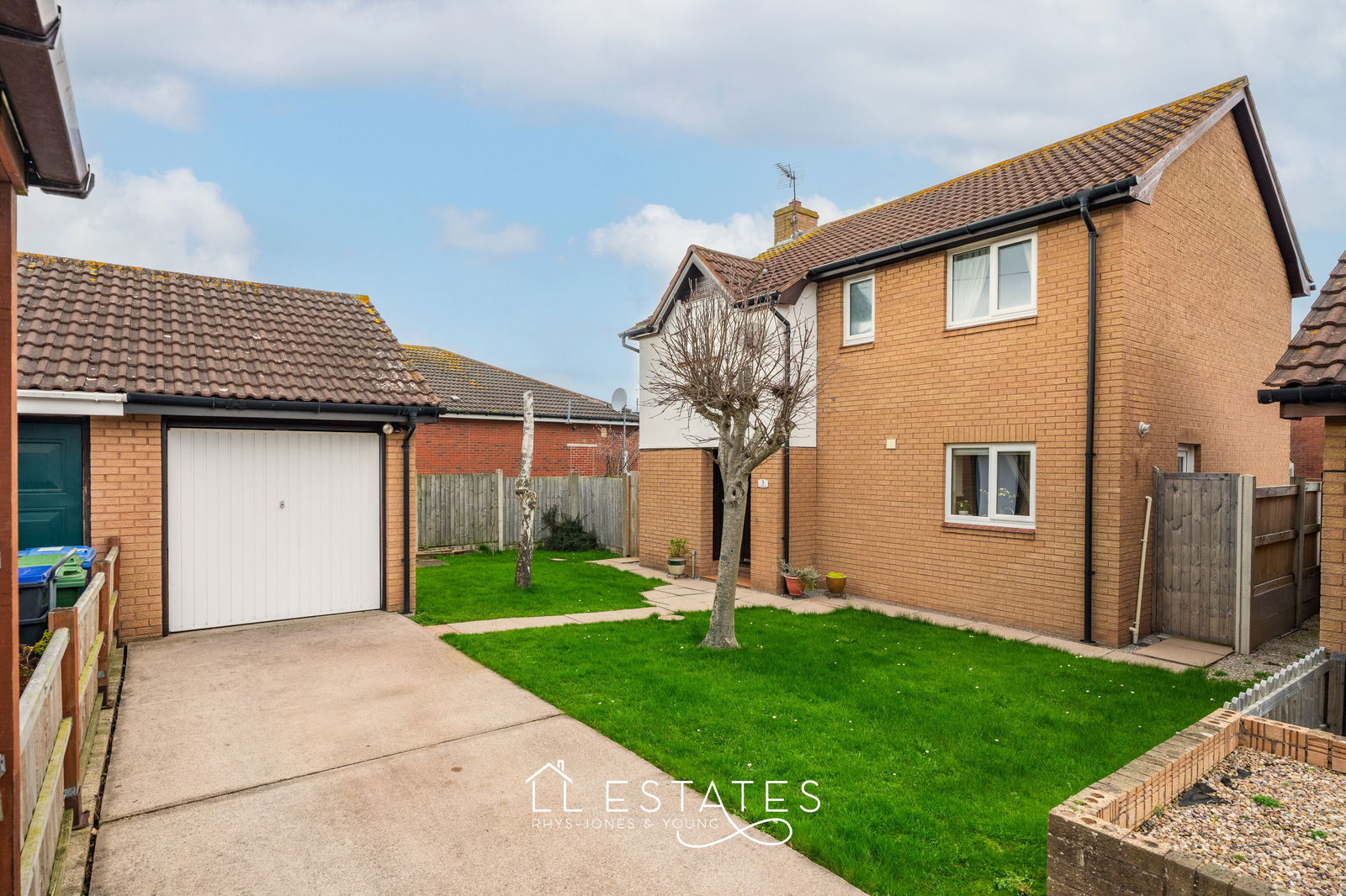 4 bed detached house for sale in Llys Bedwen, Rhyl, LL18 4LQ  - Property Image 1