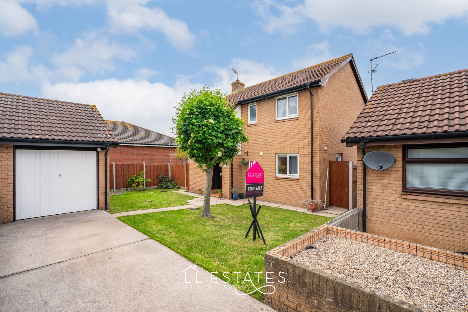 4 bed detached house for sale in Llys Bedwen, Rhyl, LL18 4LQ  - Property Image 2