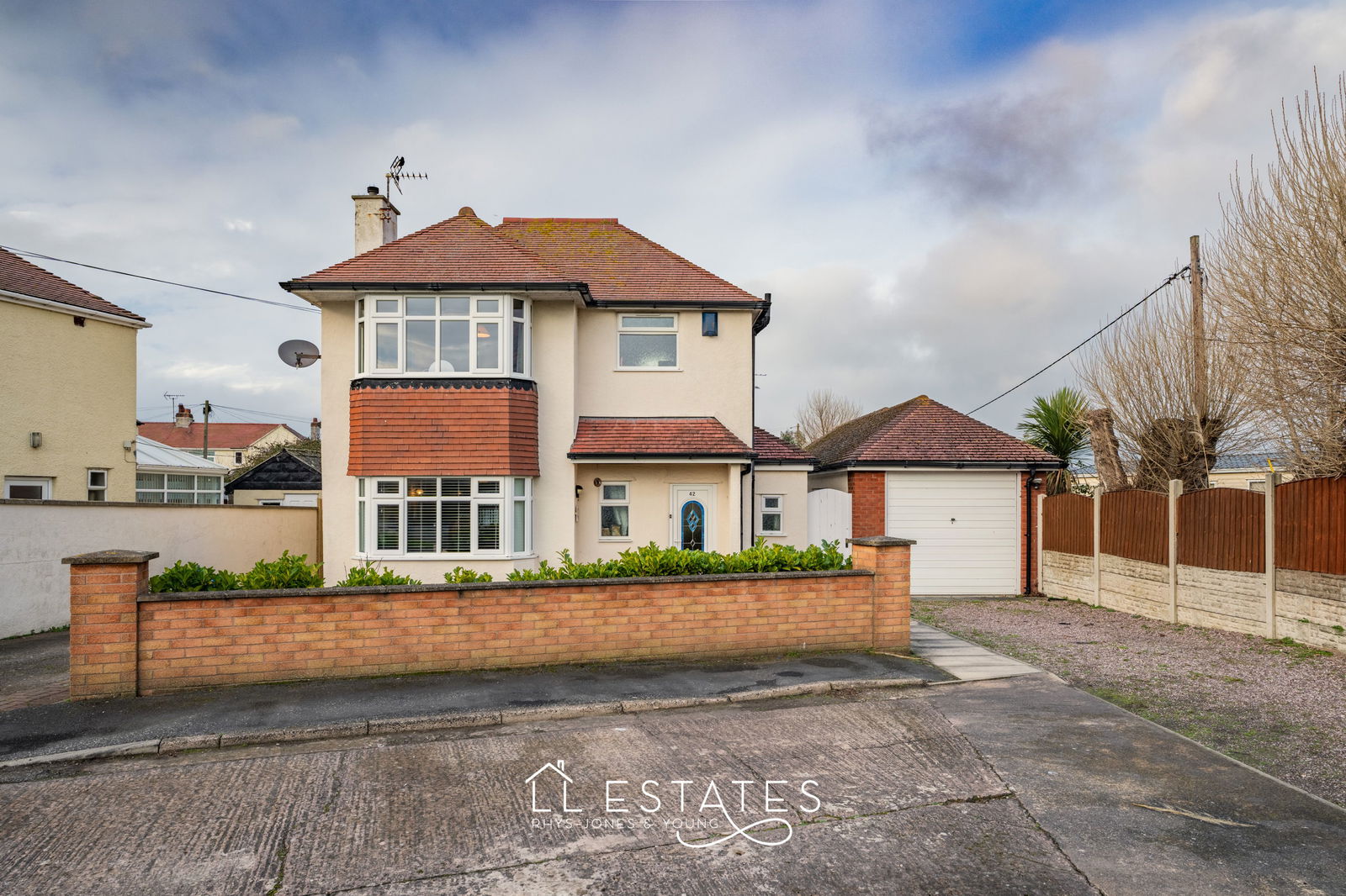4 bed detached house for sale in 42 Victoria Road West