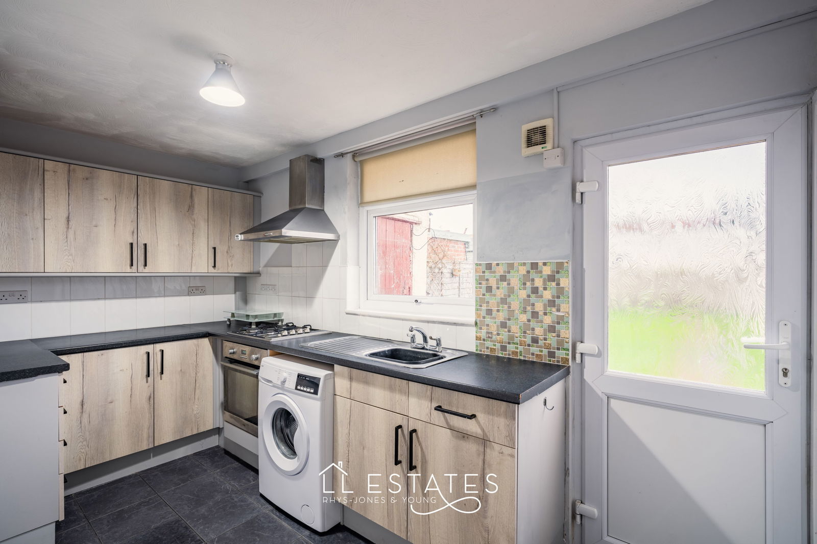 3 bed end of terrace house for sale in Prince Edward Avenue, Rhyl  - Property Image 2