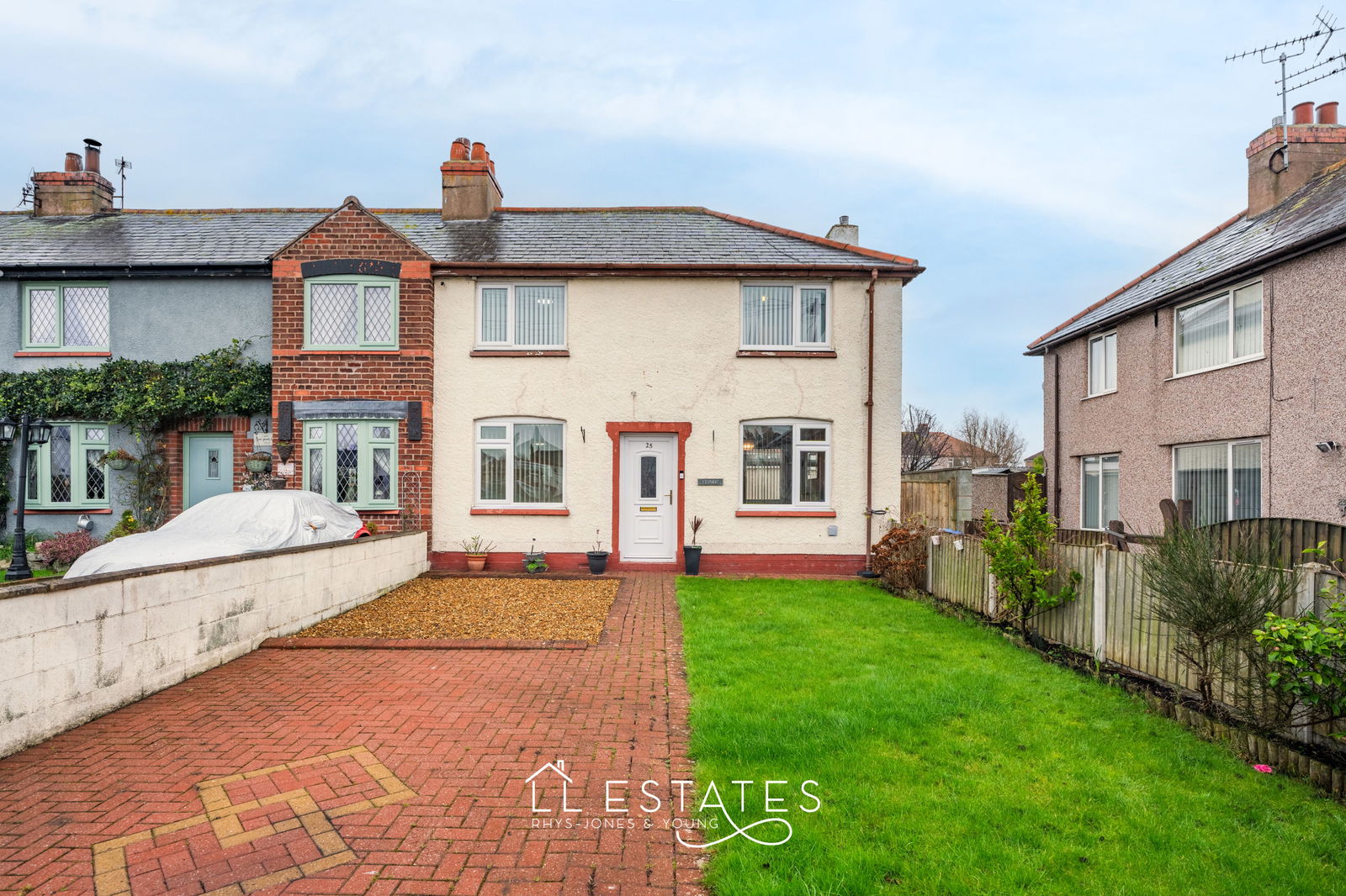 3 bed end of terrace house for sale in Prince Edward Avenue, Rhyl - Property Image 1