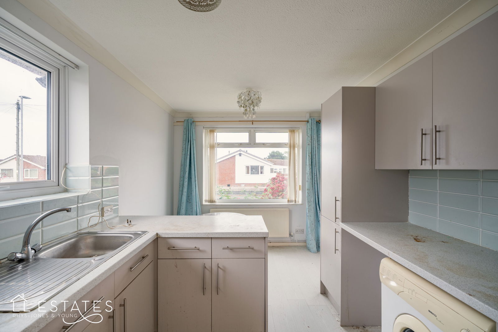 2 bed bungalow for sale in Cedar Avenue, Rhyl 2