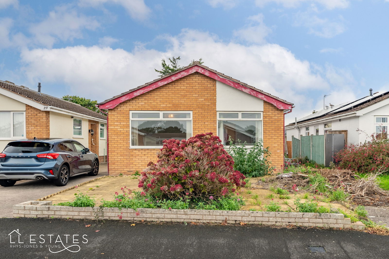 2 bed bungalow for sale in Cedar Avenue, Rhyl  - Property Image 1