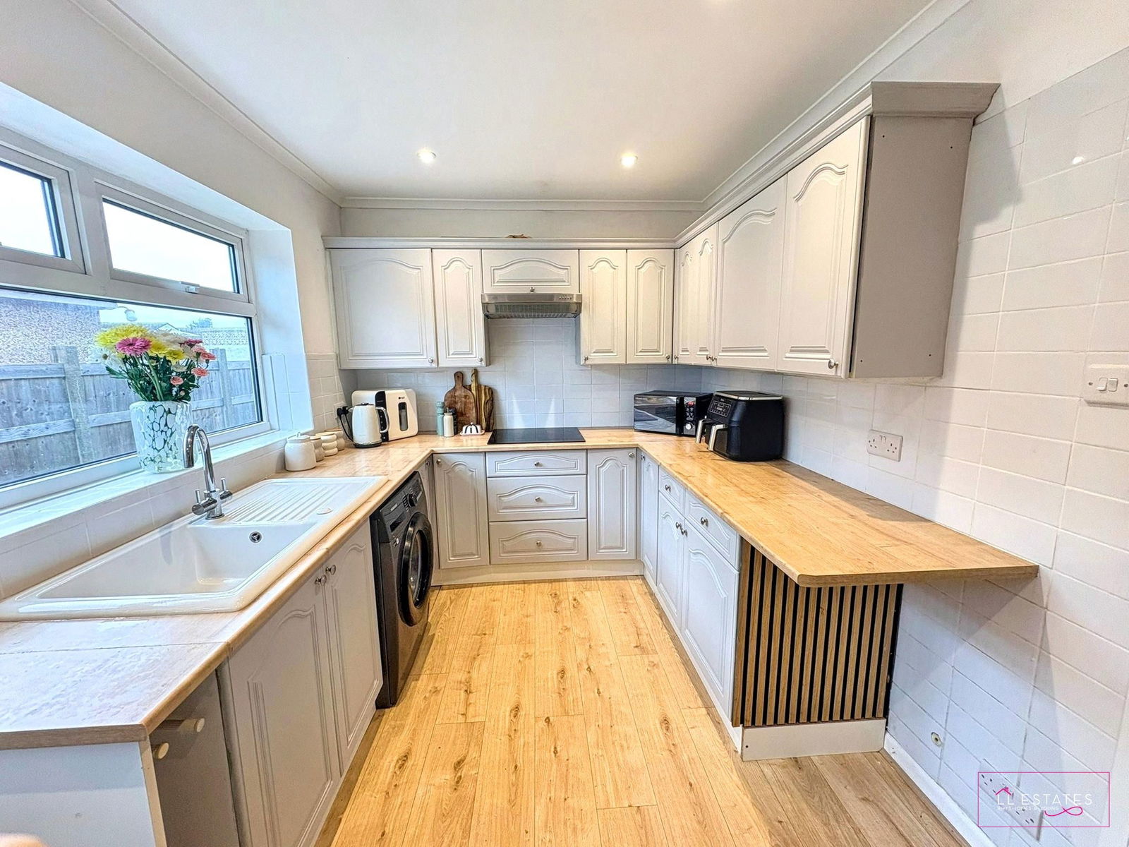 2 bed bungalow for sale in Grosvenor Road, Prestatyn, LL19 7TR  - Property Image 2