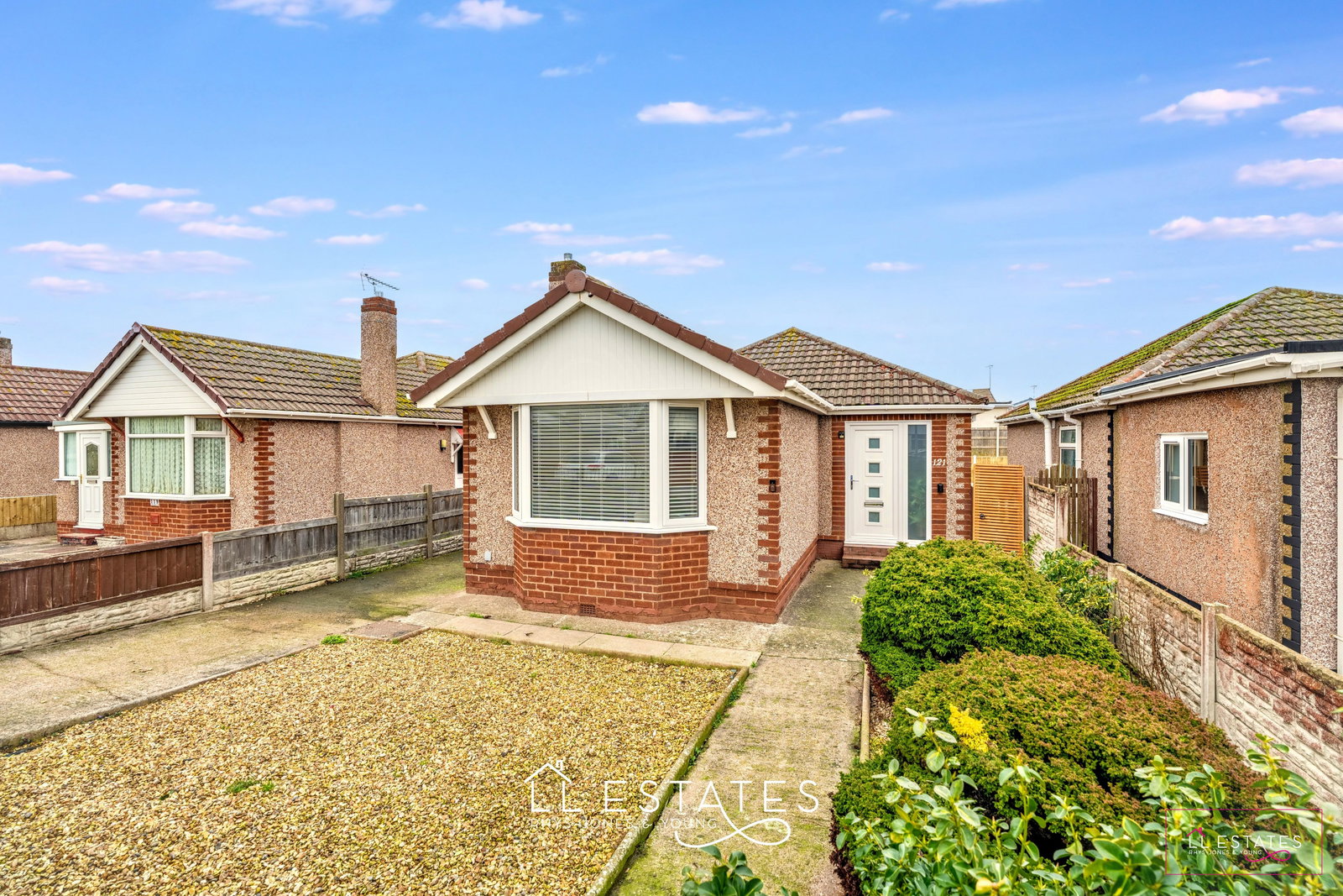 2 bed bungalow for sale in Grosvenor Road, Prestatyn, LL19 7TR - Property Image 1