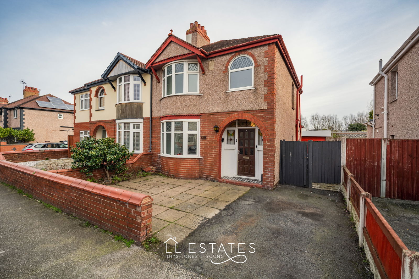3 bed semi-detached house for sale in Clifton Park Road, Rhyl, LL18 4AL  - Property Image 1