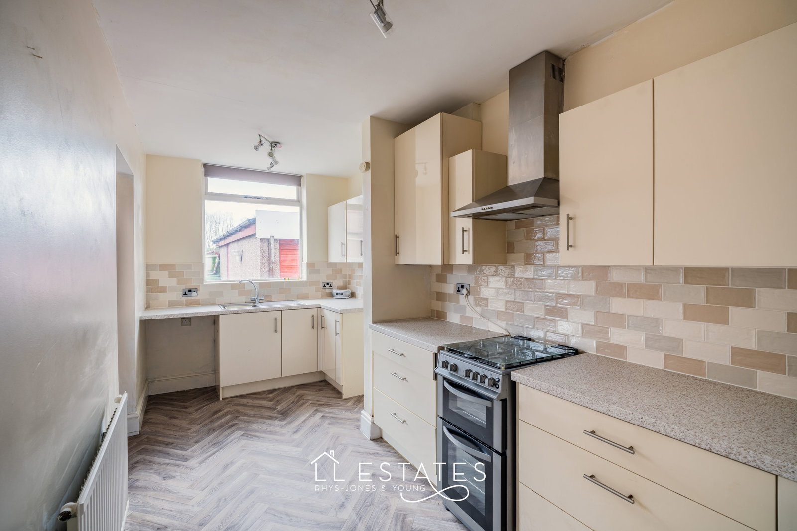 3 bed semi-detached house for sale in Clifton Park Road, Rhyl, LL18 4AL  - Property Image 6